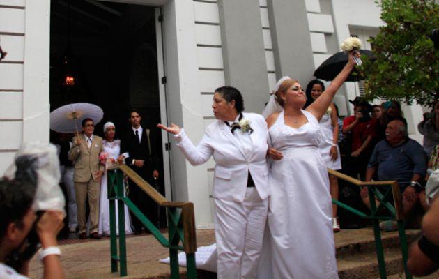 RT @Latina: Over 60 same-sex couples married to Puerto Rican wedding ceremony: http://t.co/Ymyt7yo4Ui http://t.co/xoUsHCOm1E
