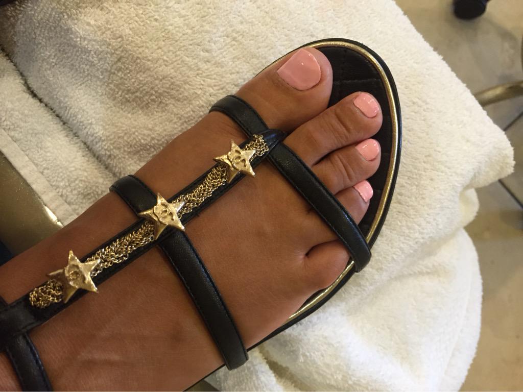 Boom @OPI_PRODUCTS comfy sandals @CHANEL hey what does it mean when your toe is longer than your 1st toe? http://t.co/YpeDmNYqsD