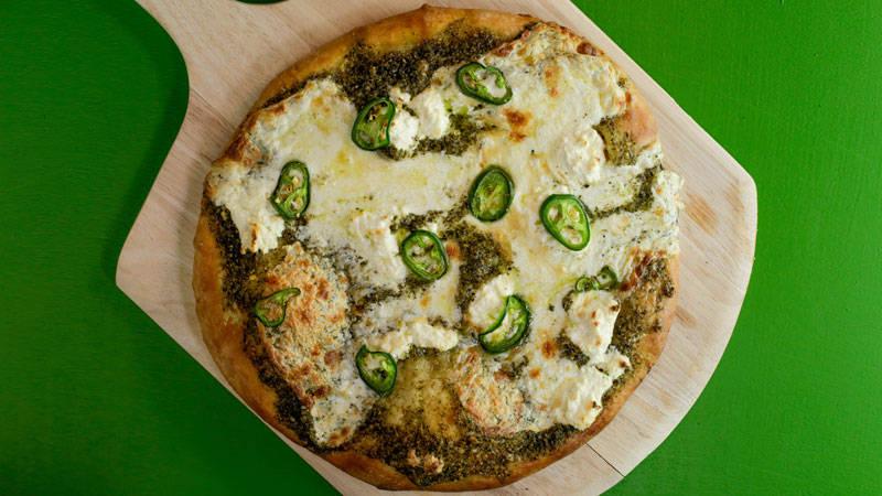 RT @RachaelRayShow: What's @JessicaAlba's secret to the perfect pizza night? http://t.co/mroGckNjIP http://t.co/VjNygMTkcp