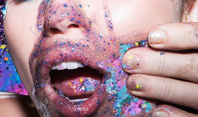 RT @NME: Review: Miley Cyrus enlists @theflaminglips @arielxpink on her thrillingly weird surprise LP http://t.co/8sNE0oZtm2 http://t.co/cq…
