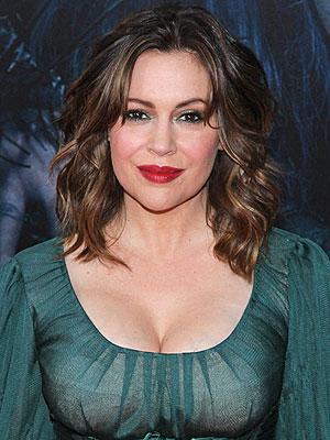 RT @KTLAMorningNews: She's out to make a common household cleaner a LOT more stylish. @Alyssa_Milano joins us LIVE in just a few minutes! h…