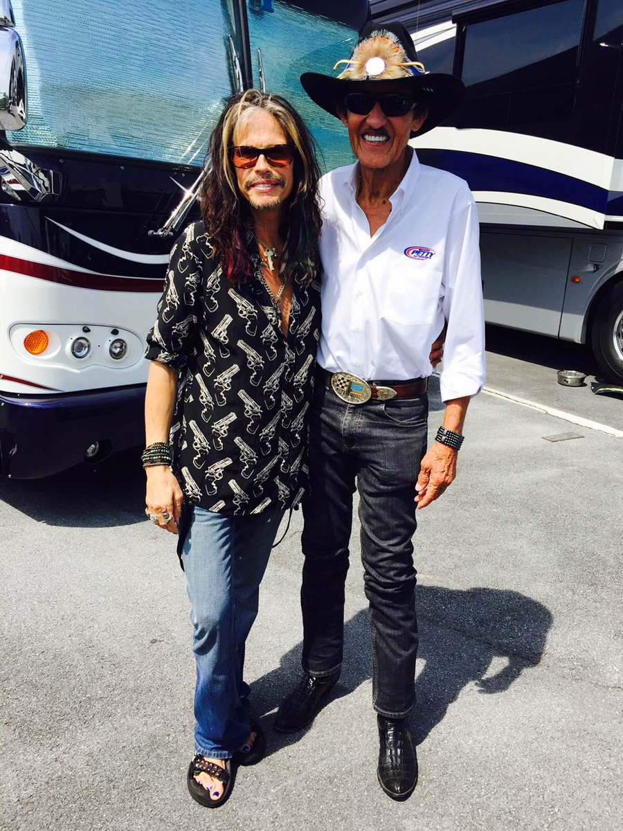RT @NASCAR: Steven Tyler and The King! ????????

@IamStevenT is LIVE from Bristol - he's playing tonight's pre-race concert! #NASCAR http://t.co/…
