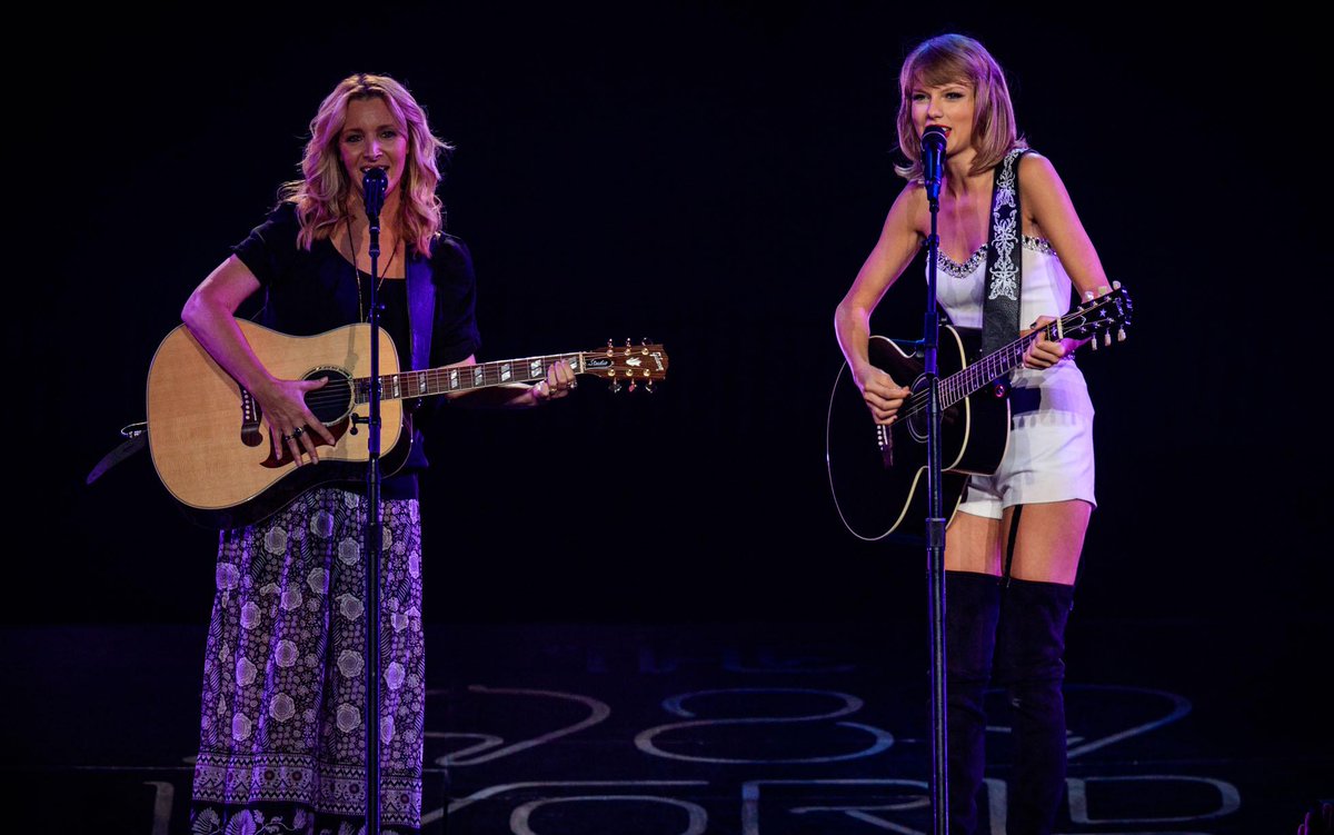 RT @TeleMusicNews: .@taylorswift13 sends internet into a frenzy by bringing Phoebe on stage to sing Smelly Cat http://t.co/fPnL6dhxfU http:…