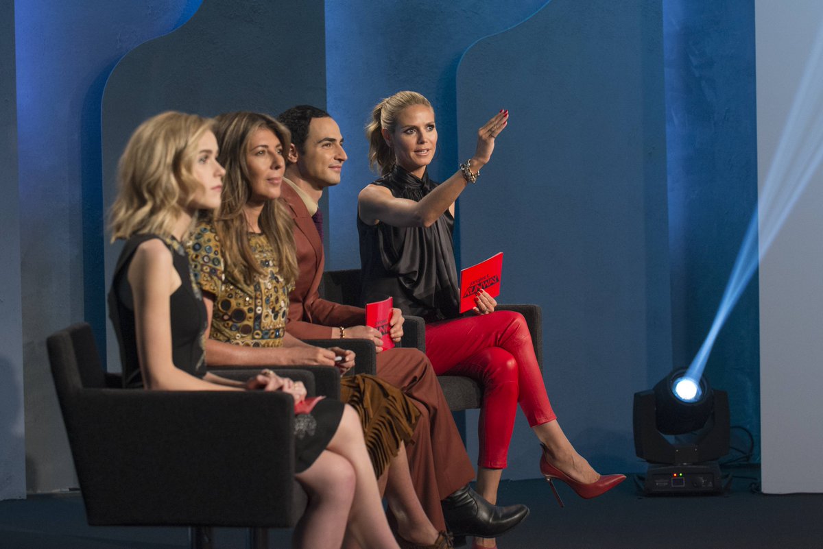 Check out a new episode of @projectrunway on @lifetimetv tonight!  @kiernanshipka from #MadMen is our guest! http://t.co/kQ2f0JZbza