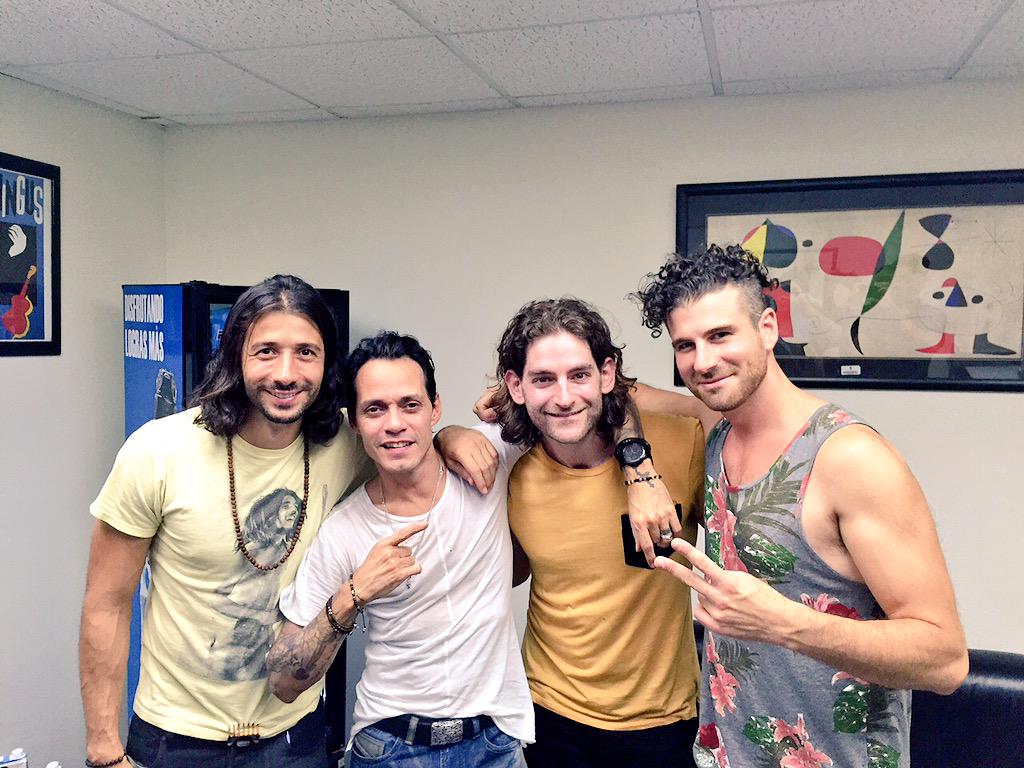 RT @ournameisMAGIC: Never a dull moment when we're hanging with our good friend @MarcAnthony http://t.co/X06fFcHNrs