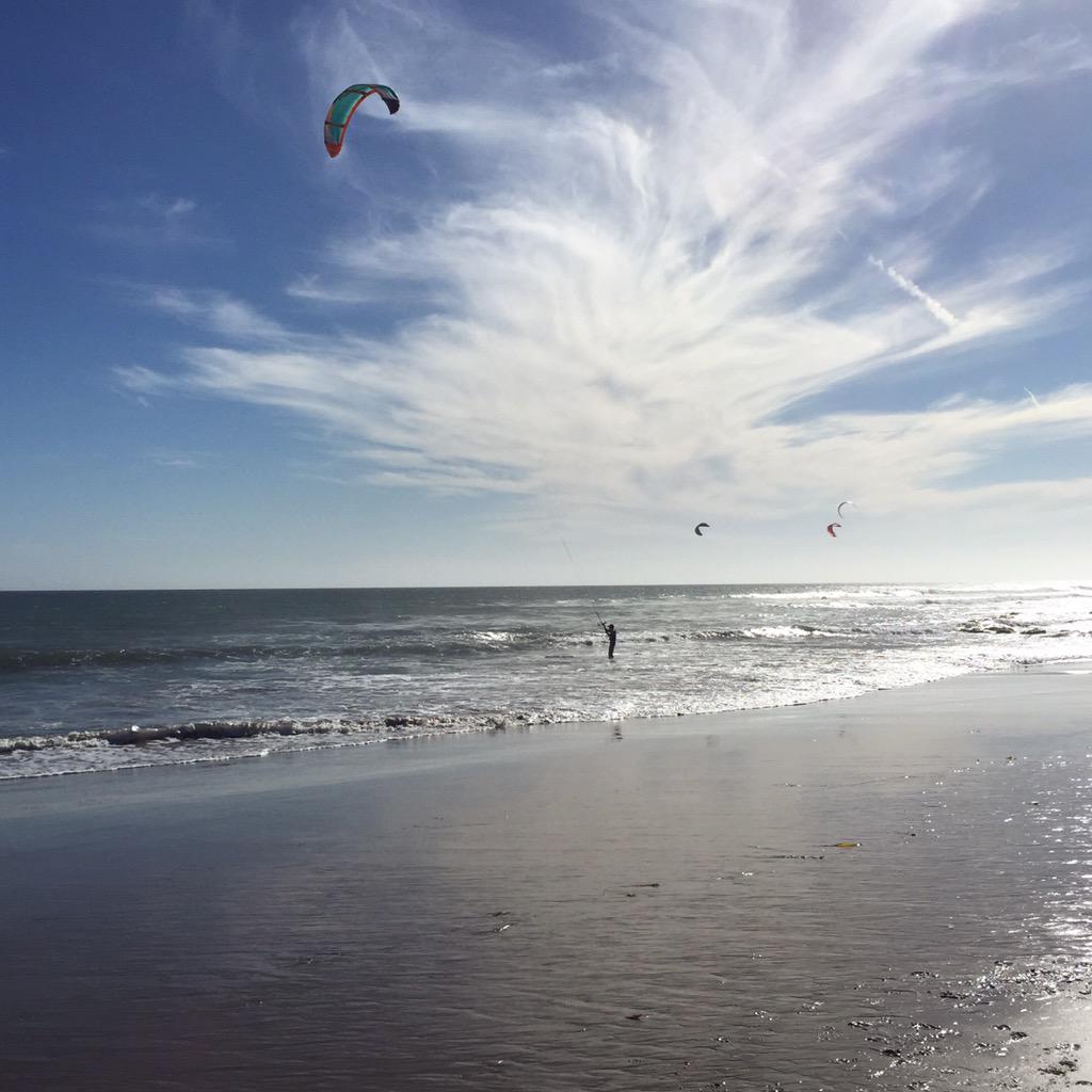 Low tides, blue skies. Good morning, #Malibu. https://t.co/sTqB3SDShe http://t.co/mBUkxdr5uz