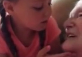 ???? Five-year-old girl sings to great grandmother with dementia http://t.co/6f3ijWU3J8 http://t.co/gXNIwWx1RF h/t @kfor /via @heykim