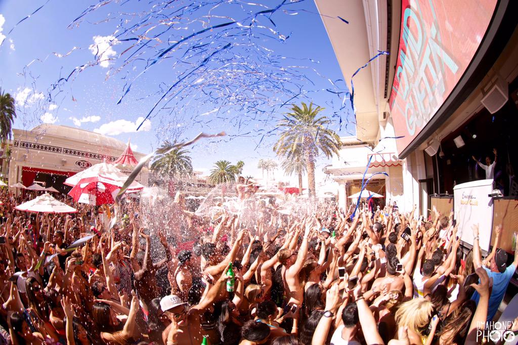 RT @DMahoneyphoto: .@davidguetta closes out @EncoreBeachClub #LDW2015 ???????? http://t.co/nWdfNZ7L4T