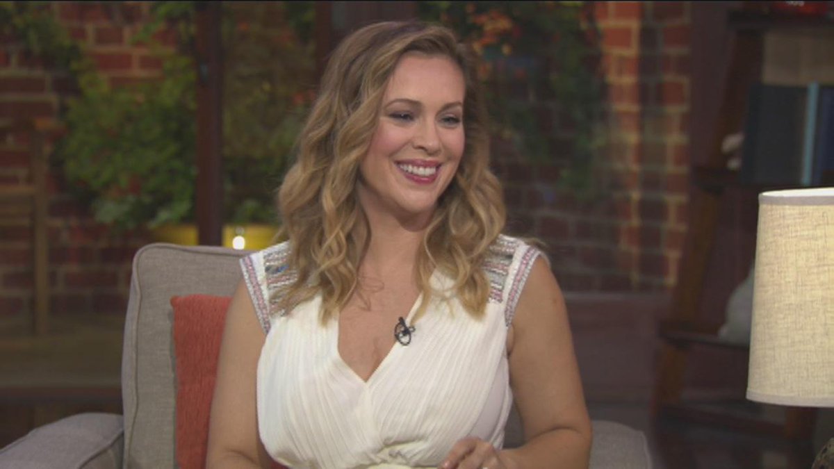 RT @GDLA: Alyssa Milano talks 'Project Runway' and the Atkins diet. http://t.co/JyfxJhu0nz http://t.co/B3MLJJ0LXr