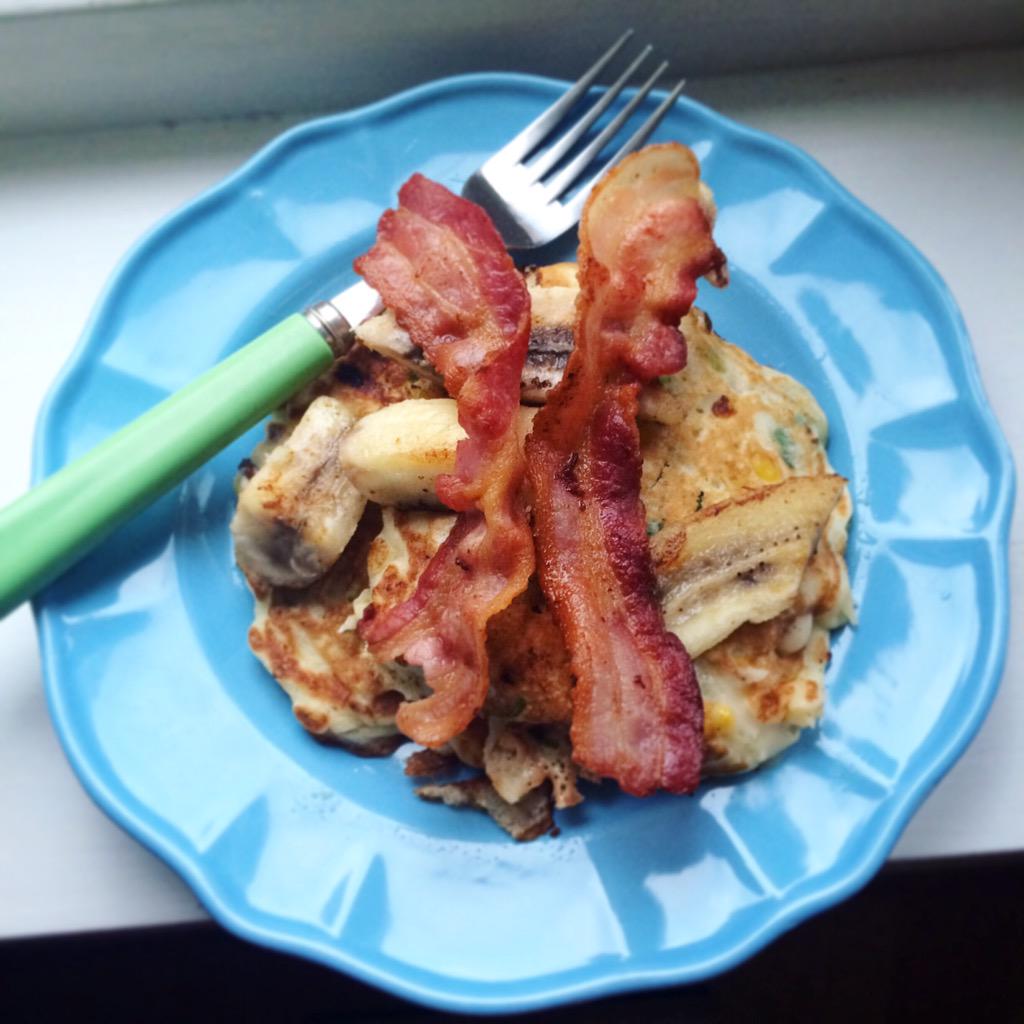 RT @lizziebatchelar: #JamiesSuperFood #Breakfast:... Corn and cheese pancakes with streaky bacon and caramelised ???????????? http://t.co/9yPdUqA6b8