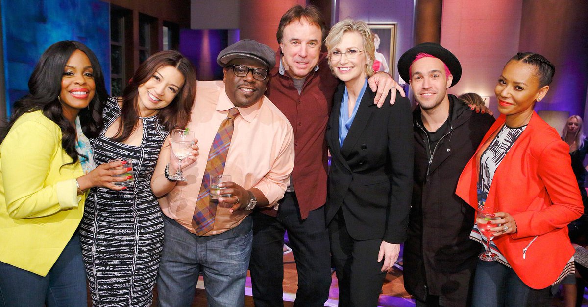 RT @NBCGameNight: You've got to hand it to this group. They gave it their all on #HollywoodGameNight! http://t.co/DubVGQbzN1 http://t.co/1w…