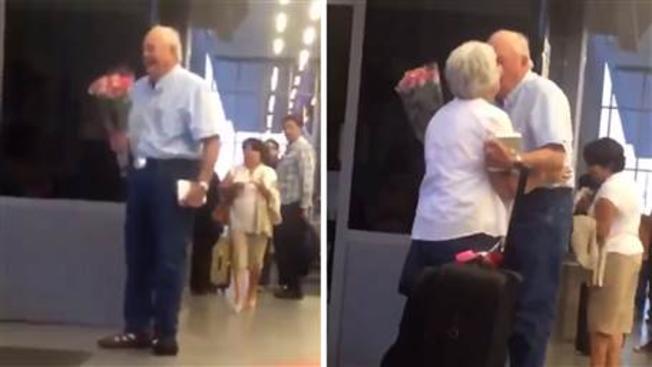 ???? Video of elderly couple reuniting at airport is melting hearts http://t.co/q82UrvyQ4y http://t.co/BVNIu3UT2q 

/via @NBCNewYork @heykim