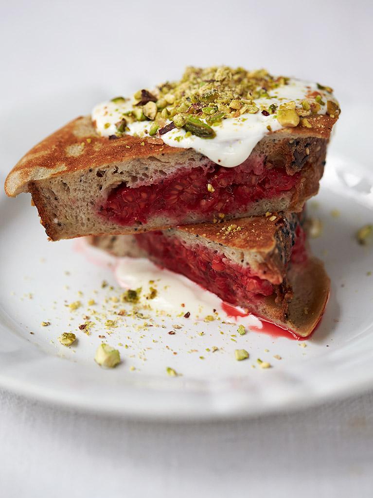 #Recipeoftheday Berry pocket eggy bread with pistachios & yoghurt #JamiesSuperFood
http://t.co/NFUsYuZrLl http://t.co/whvvPOjUwv