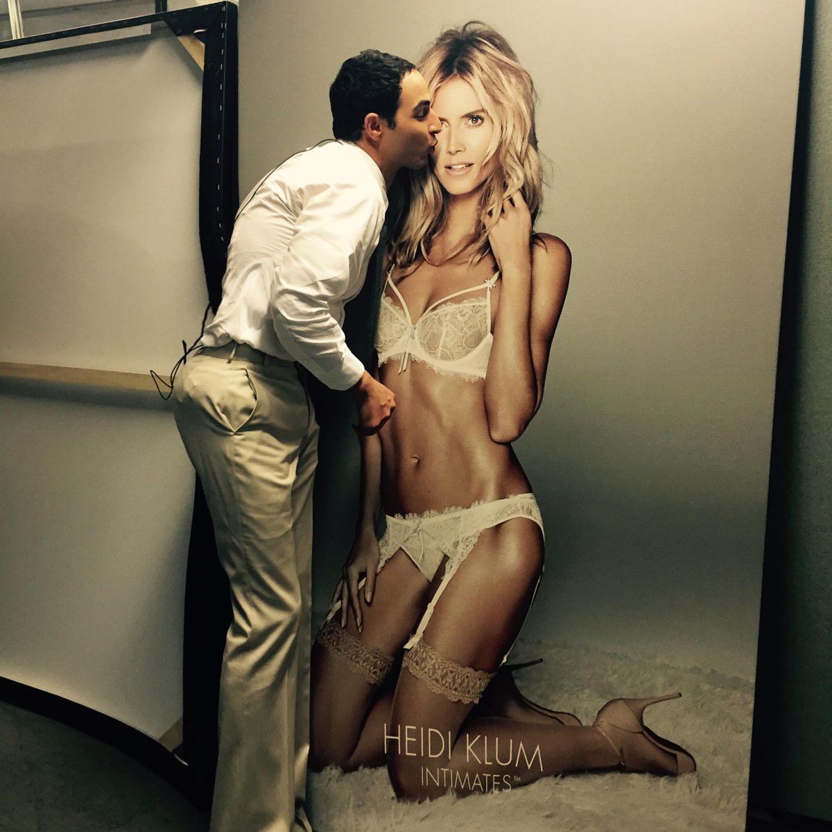 Muah @zac_posen!!  See what the designers make for @HKintimates on @ProjectRunway tonight! http://t.co/lxcrXt7WGj
