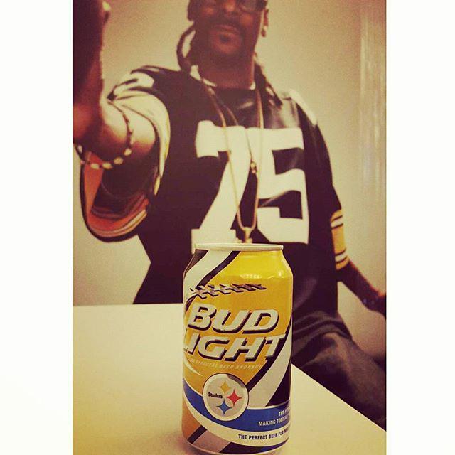 .@budlight knows it's all about that black n yellow this year !! #steelers http://t.co/O93Hxl7Ouc http://t.co/wKFq5zSFIR