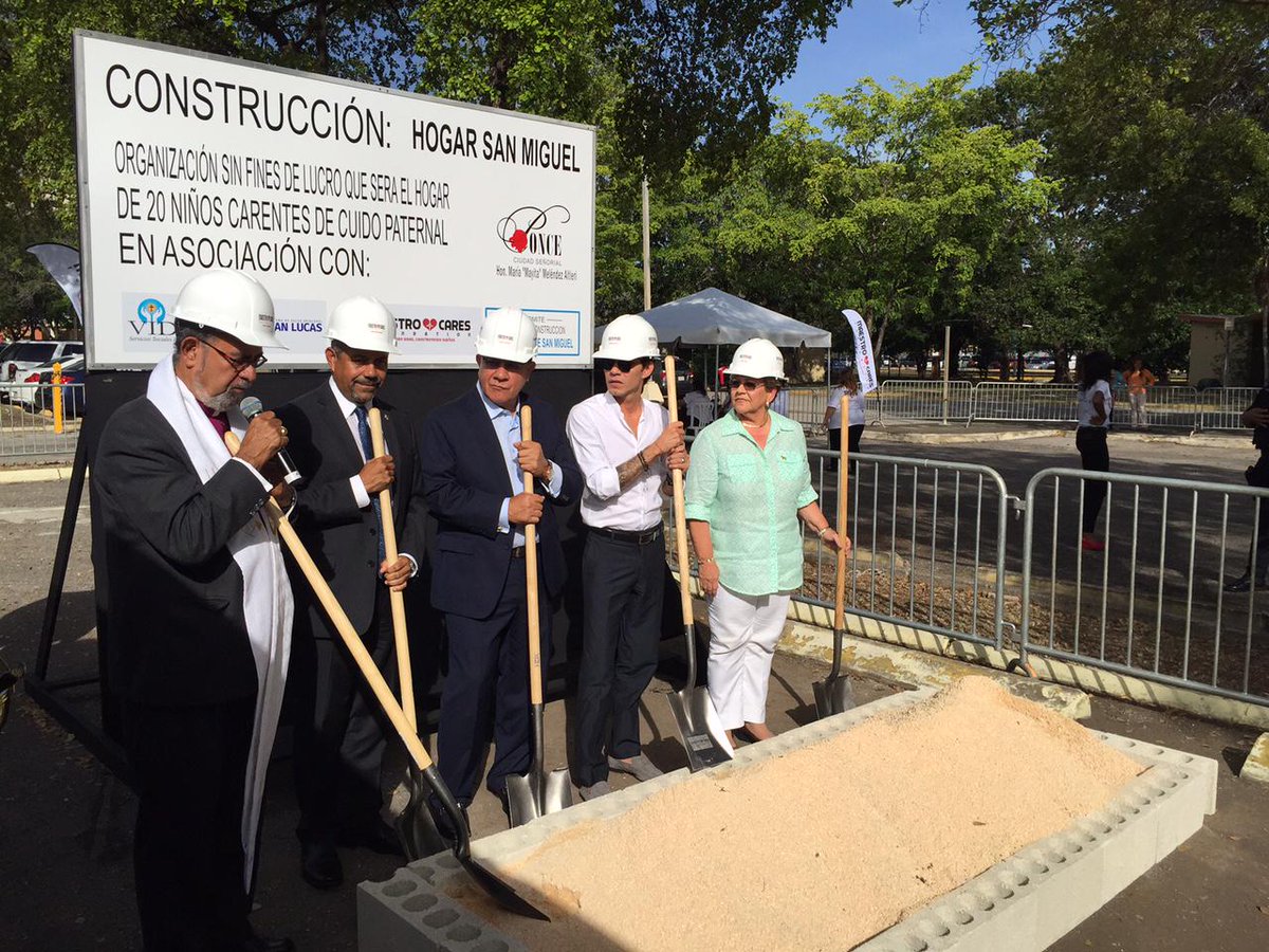 Un día especial! Empezo la construcción para el hogar para niños en Ponce #PuertoRico. Mucho orgullo y satisfacción! http://t.co/Esq5LrhWzb