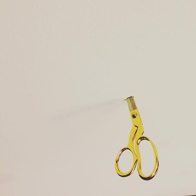 A friend said she needed art at the office. So I chucked her really nice gold scissors at the wall. Bomb. Art sauce! http://t.co/uzhuCiX83b