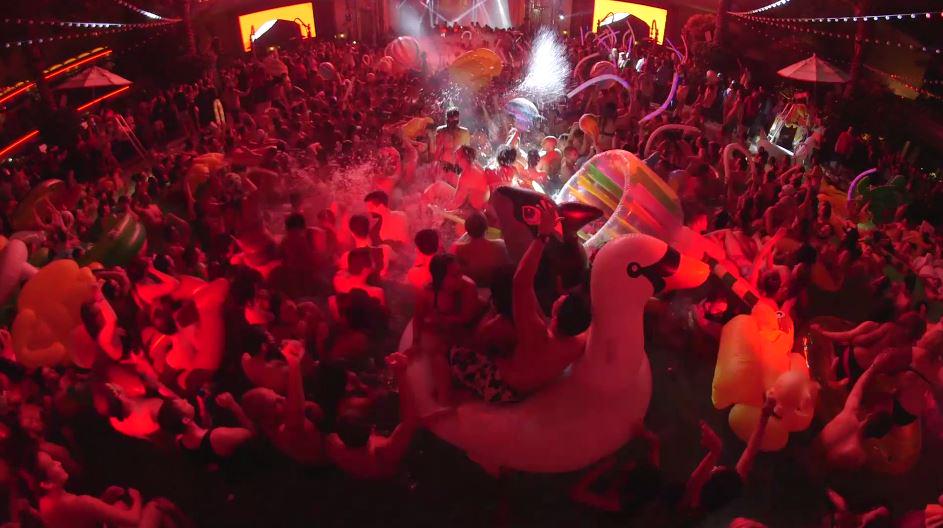 Who's ready to JUMP IN?! See you @EncoreBeachClub #vegas ???????????? http://t.co/lzoVUmaclm