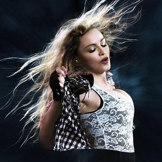 Electricity in the Air! ❤️ #rebelhearttour http://t.co/FGPVrt26XM