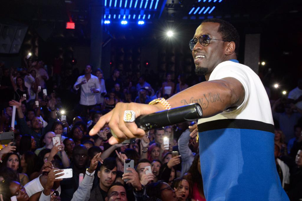 RT @MarqueeLV: Last night with @iamdiddy at the After-Fight Party, presented by @Ciroc @DeLeonTequila. http://t.co/1oWJMpywoE