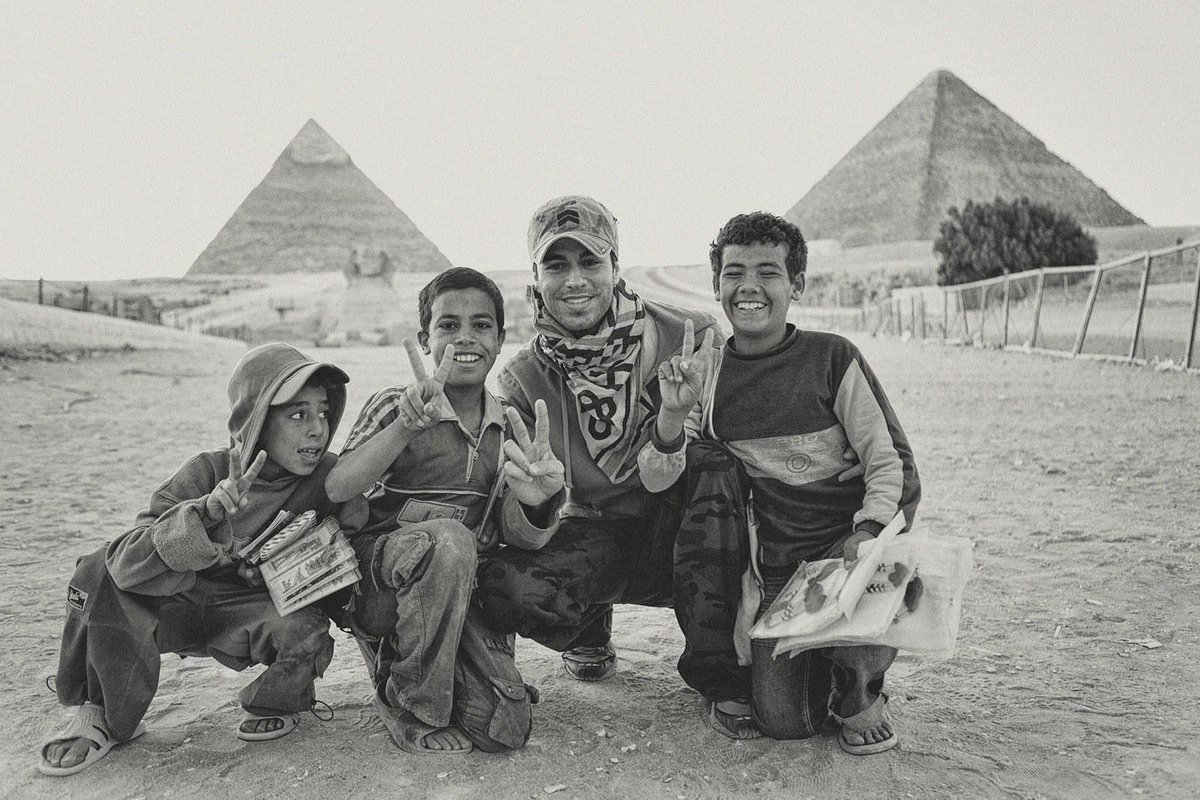 This is one of my favorite pics ever taken by my friend, Al Silfen, at the Pyramids of Giza, #Egypt. #throwback http://t.co/1wVoa4fb0H