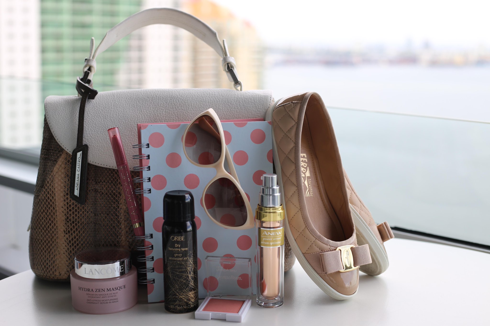Survived #NYFW with these key essentials @AvonInsider / Sobrevivimos la semana de la moda de NYC con estos infalibles http://t.co/MZfiLBLhAE