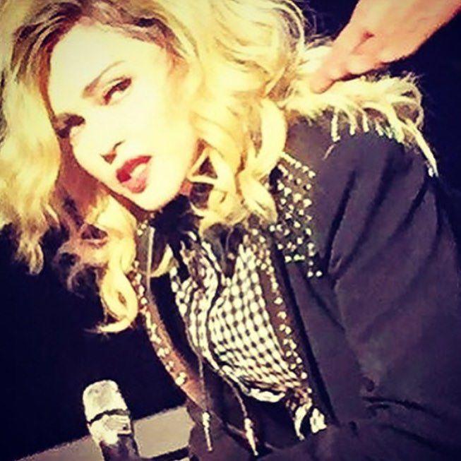 Cut Me Down The Middle..........#HBC. ❤️ #rebelheartour http://t.co/RTi7tOpRnu