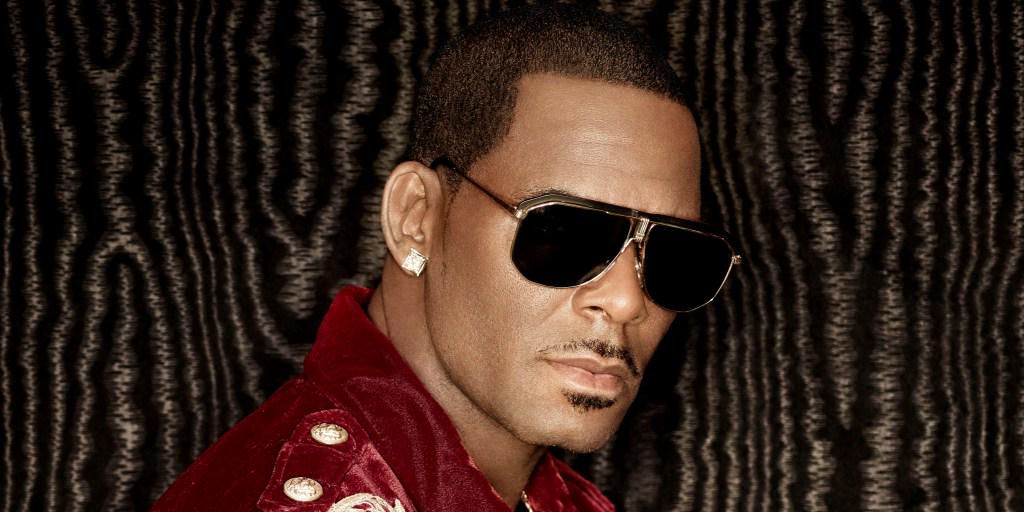 RT @ChicagoTheatre: Tickets for @RKelly at The @ChicagoTheatre on October 14th are on sale now: http://t.co/GthlrxHNd7 http://t.co/3mG6mhGX…