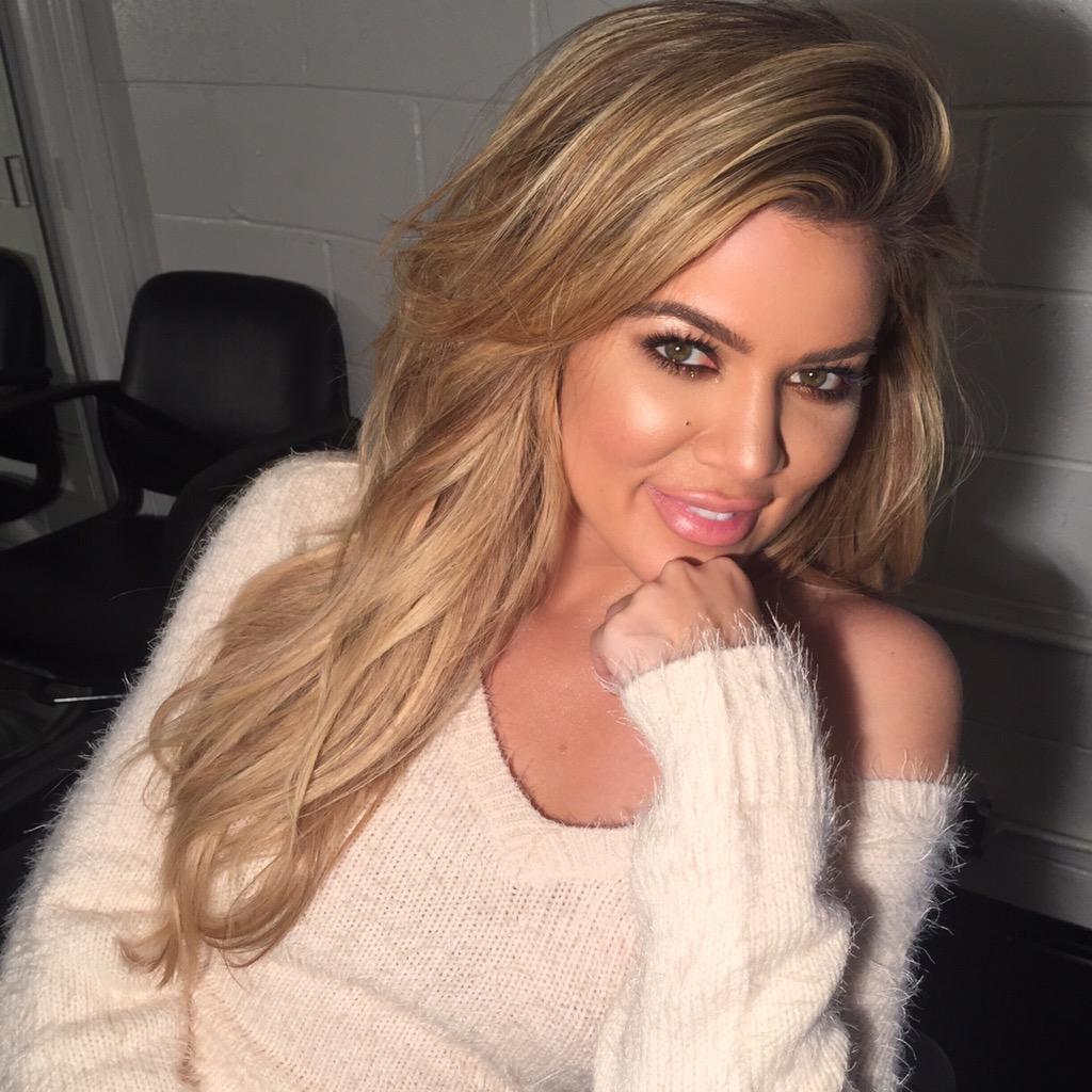 Happy Friday!!! Follow my beauty gurus @joycebonelli @jenatkinhair http://t.co/0qUd9u9ab5