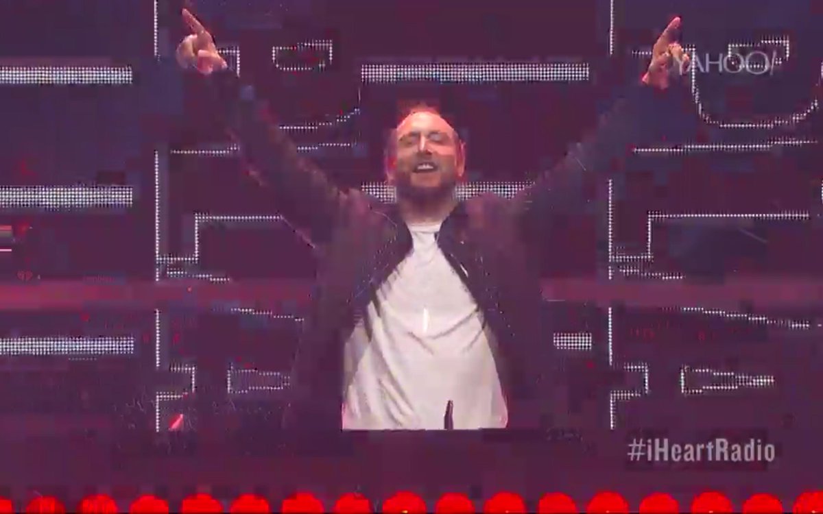 Here we go! I'm on stage at the #iHeartRadio Music Festival! Watch it live on @yahoomusic > http://t.co/d6tFIaLCgq http://t.co/4Y701tJaQb