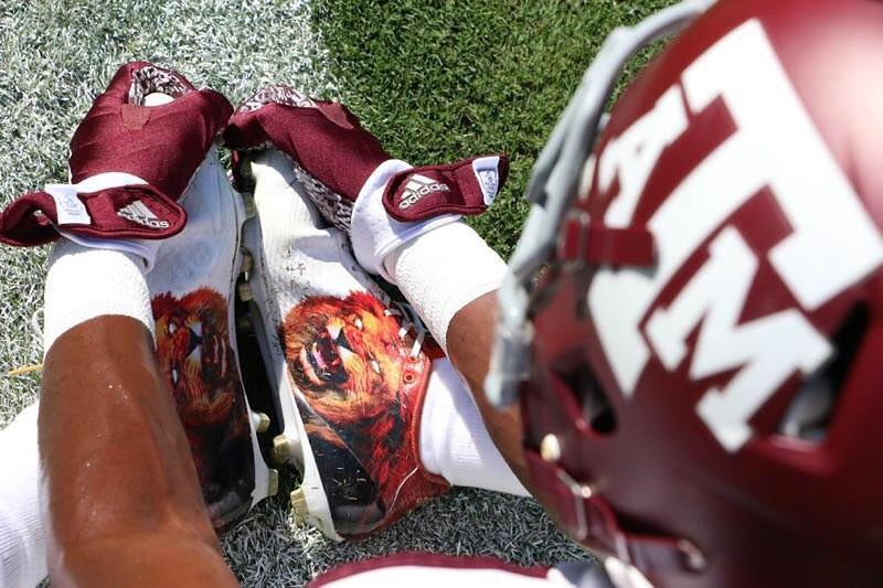 ???????? Snoop Lion cleats !! @aggiefblife http://t.co/xLVys4JM2P http://t.co/B55JTJsChf