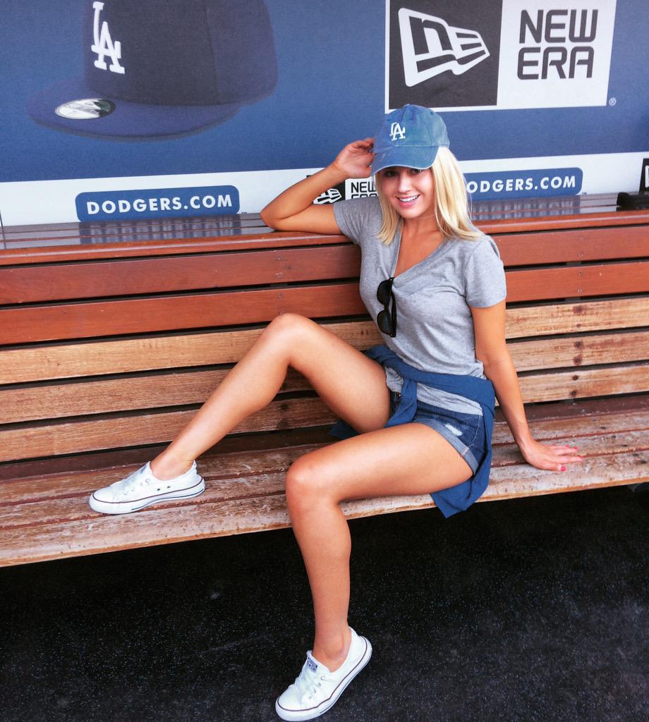 RT @AnnaSophiaB: Dodgers dugout ⚾️ http://t.co/iil7viP2kV