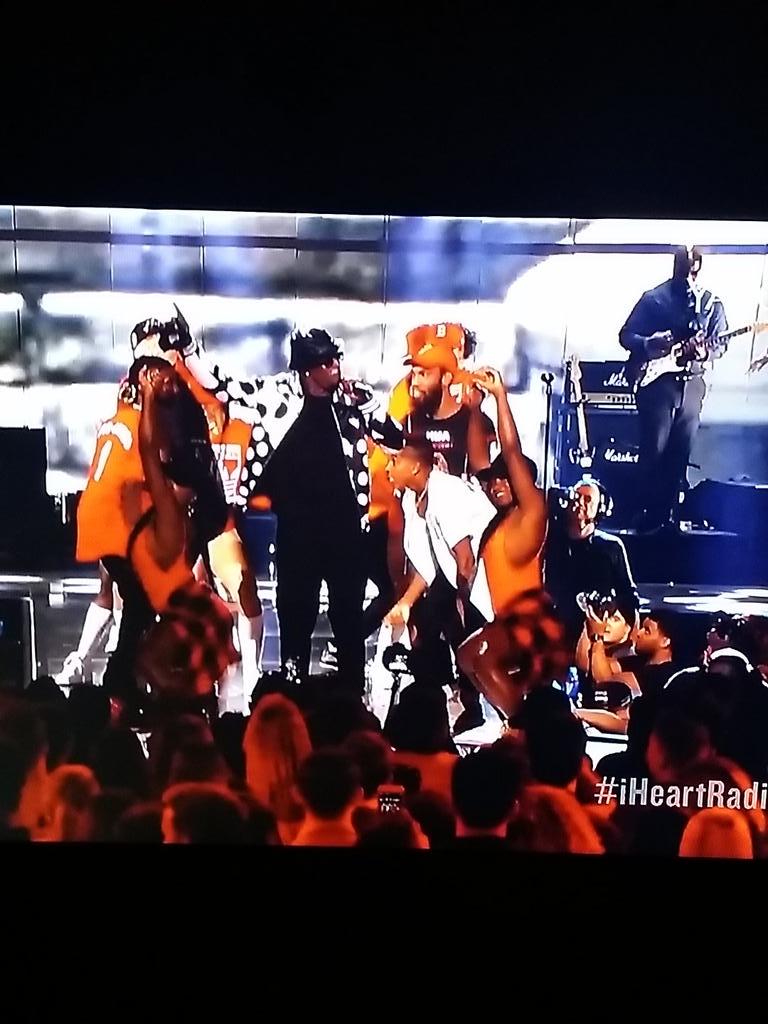 RT @djpablo1: Diddy goin in with that new single. #iHeartRadio  festival. http://t.co/jXyu6XrszC