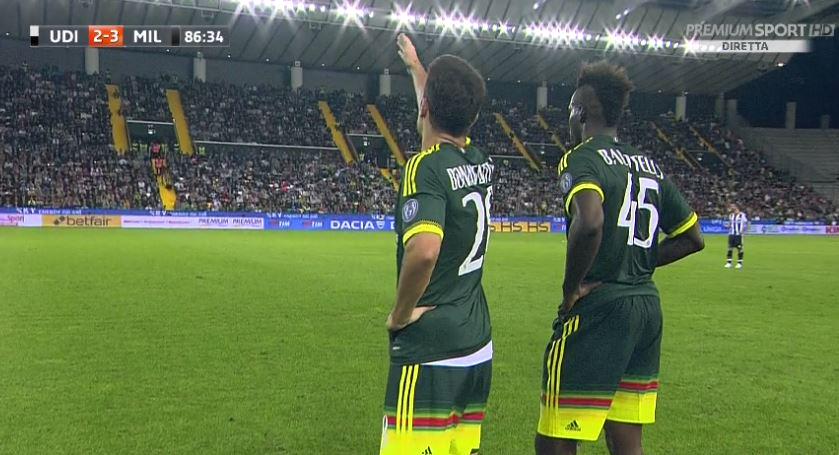 #UdineseMilan 2-3, Balotelli e Bonaventura cercano di tenere palla per arrivare al 90' http://t.co/QtjTZTkJnb