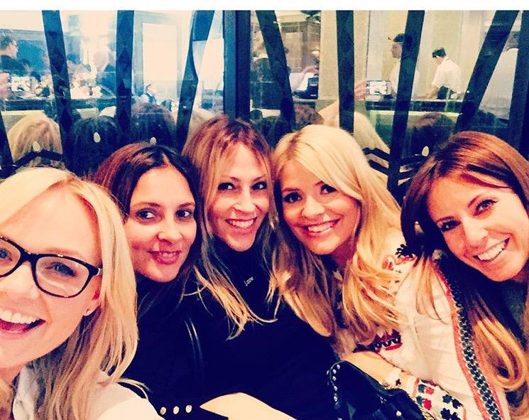 Lunch with these lovely lady's @shiarra @Nicole_Appleton @hollywills http://t.co/jeVvfjFNty