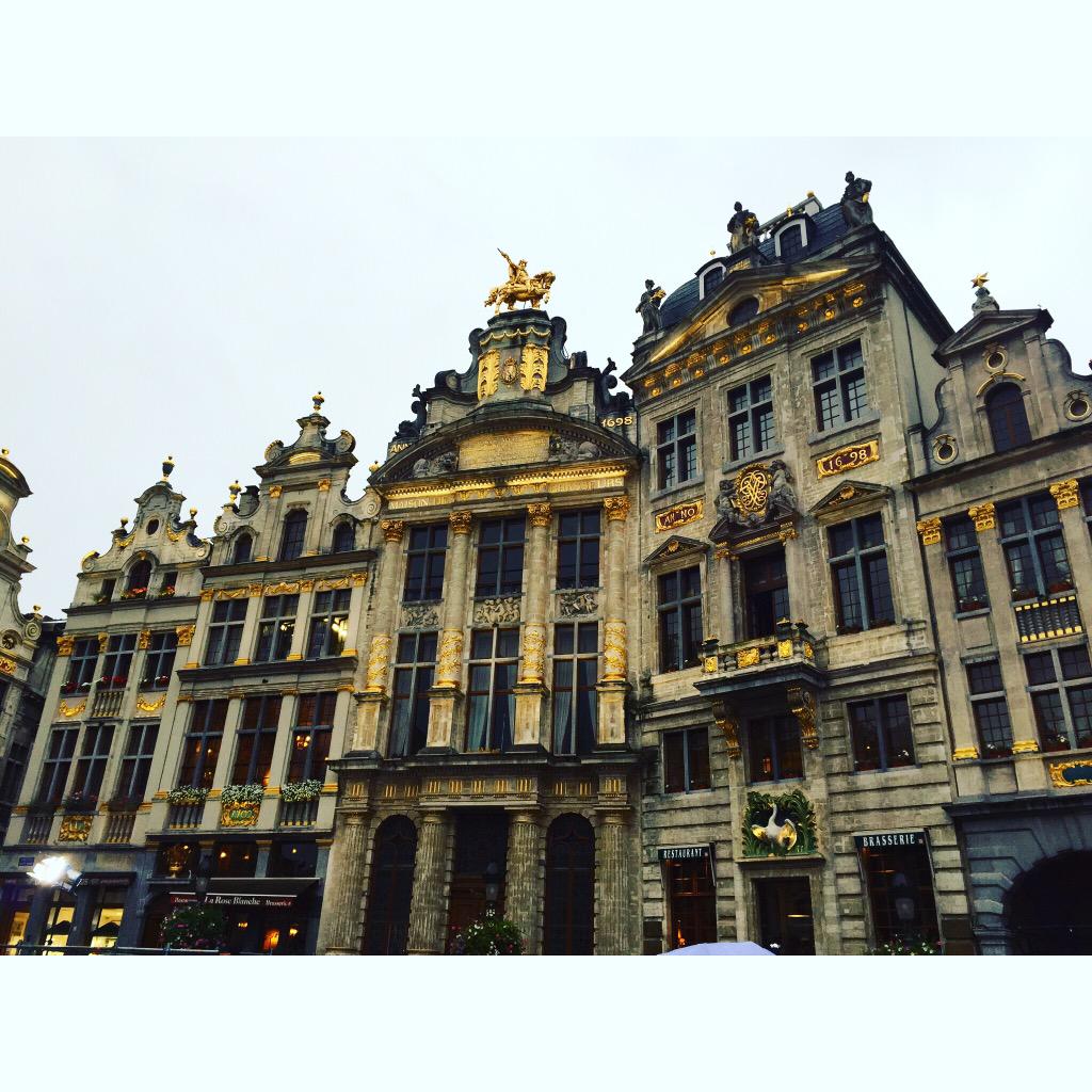 Real Gold Leaf On The Buildings. God Bless The Hands Of The Amazing & Talented Artists Of The World.#Square #Belgium http://t.co/T8YLjf7jbe