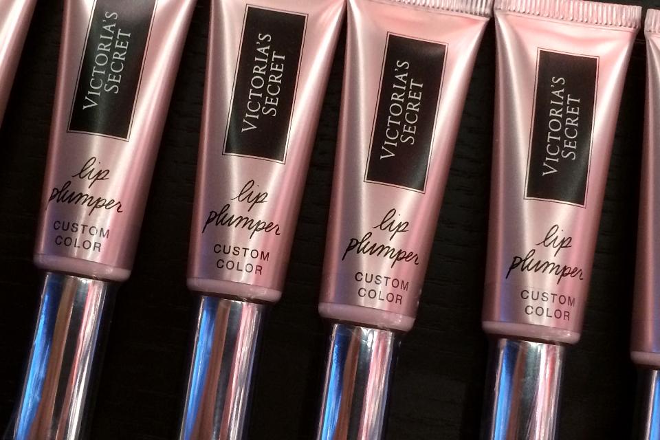 Pout now: the new #VSBeauty lip plumper, back in stores! ????#NeedItNow http://t.co/GX7x6lXQZd http://t.co/S1otrPlAw4