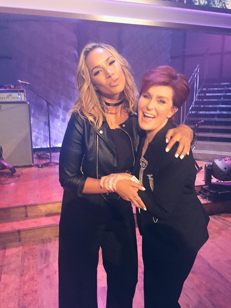 So happy I got to see Mrs O aka my second mama @MrsSOsbourne always shown me nothing but love ❤️❤️❤️ http://t.co/RhbJuNngPa