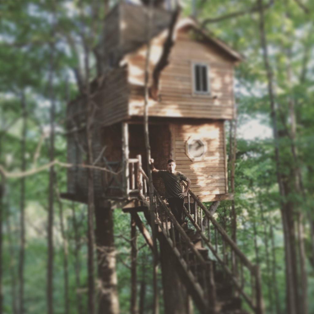 Wood you live in the woulds? #treehouse http://t.co/UO9RWKvVab