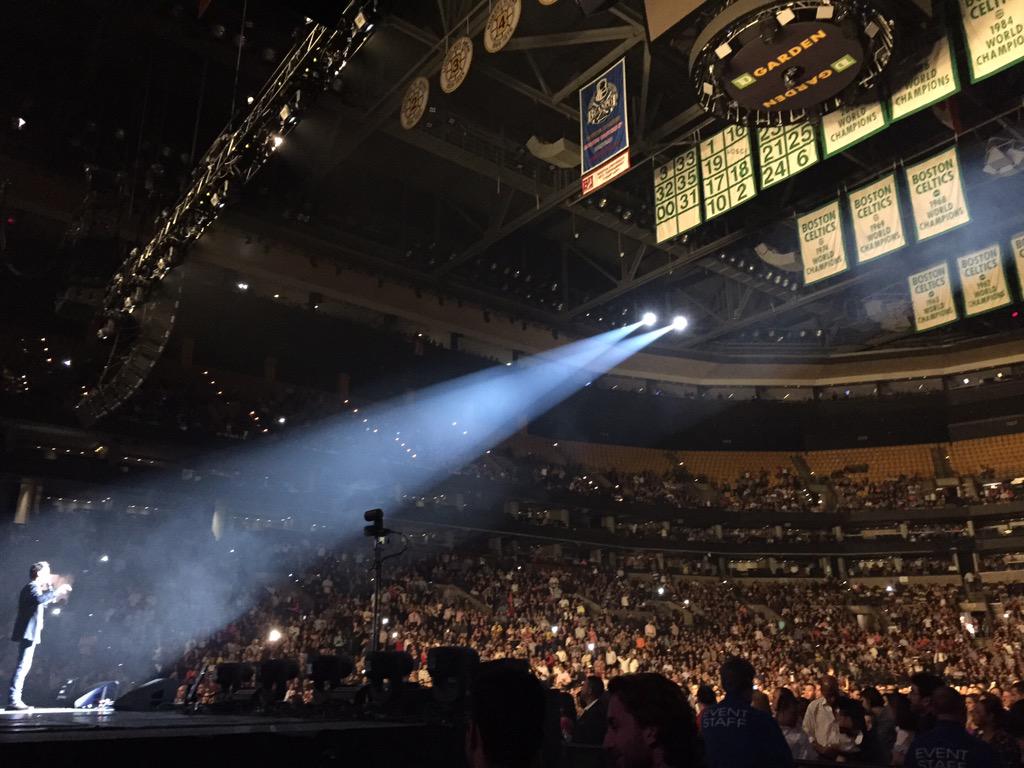 RT @tdgarden: .@MarcAnthony has had the crowd on their feet all night here at #TDGarden. @carlosvives up next! #Unido2 http://t.co/TL8SVSpI…