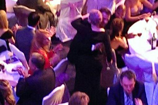 RT @MirrorCeleb: Kelly Osbourne gets a hug from David Beckham #PrideOfBritain http://t.co/OI01nOfAJy http://t.co/NHjyvzv3Re