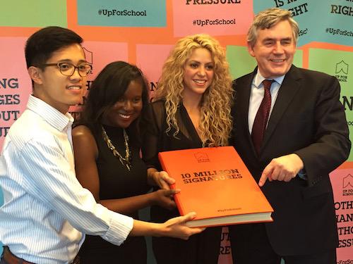 RT @UNICEF: .@Shakira delivers #UpForSchool’s 10m signatures to @OfficeGSBrown http://t.co/06M56w2MYS  #GlobalGoals http://t.co/WICiOADFXW