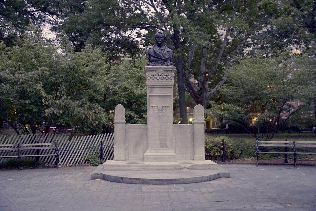 Here we go! Second #findconfident box is out! Here is your hint: NYC, 1st president, park. ???? http://t.co/jbZHjdJzlz