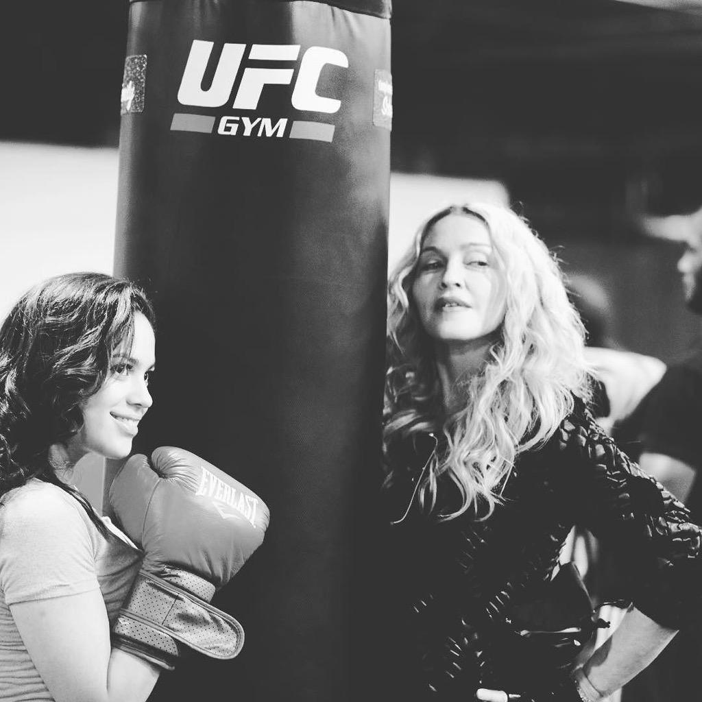 Don't Mess!!! Gurl Power???????????????????????? at the Downtown Youth Boxing Gym‼️❤️ #rebelhearts http://t.co/H5DaE4Klut