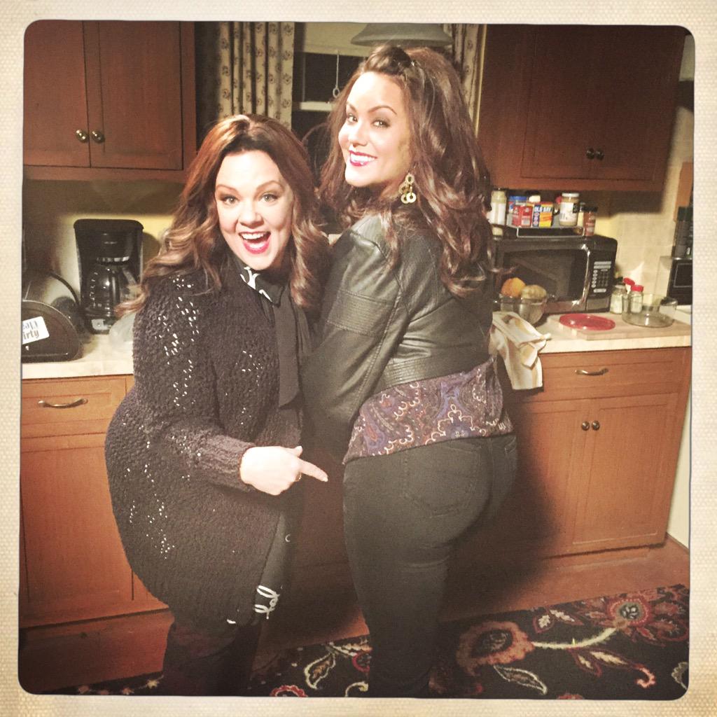 RT @melissamccarthy: The amazing @KatyEMixon is wearing my jeans! #mikeandmolly http://t.co/cNRwRKYJsc