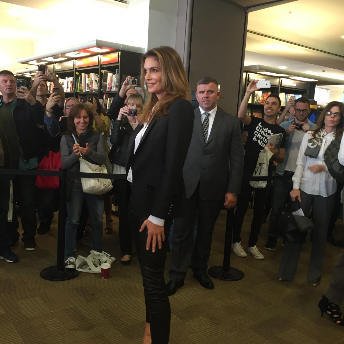 RT @Waterstones: Delighted to welcome @CindyCrawford to @WaterstonesPicc! http://t.co/zFrpXBaMmr