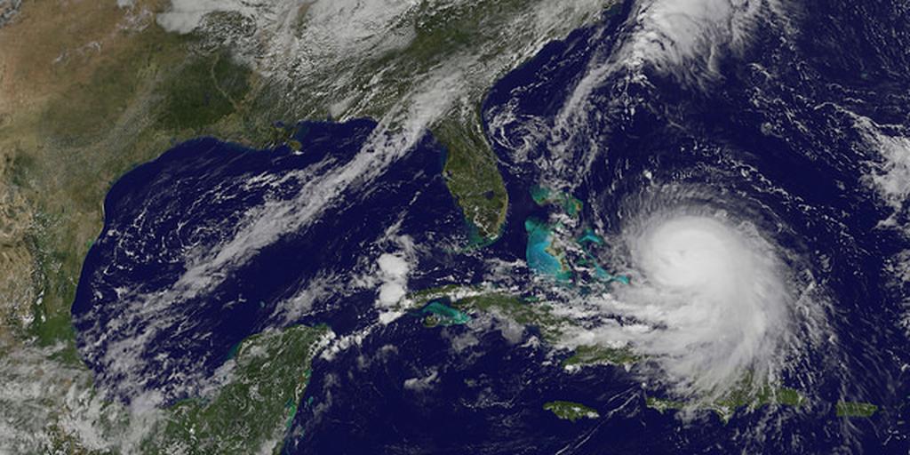 3 essential apps you need in case of a hurricane emergency: http://t.co/U1HsfOdk0f http://t.co/1wkI8PltVS /via @dailydot