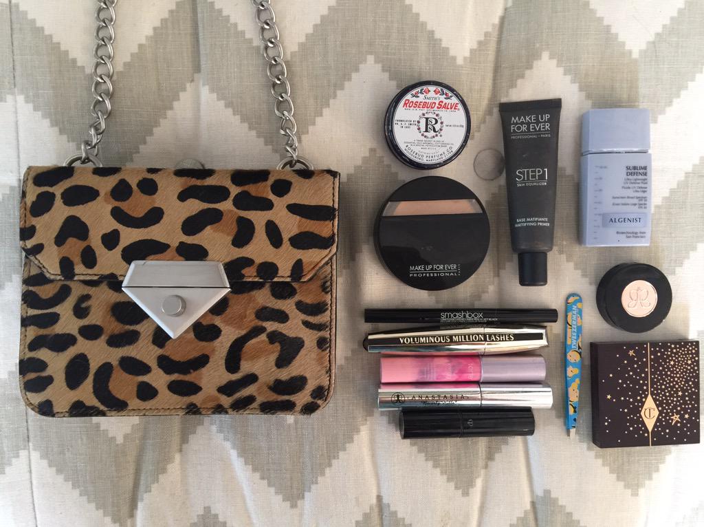 RT @NickyHilton: See what I carry in my purse ???? @beautybanter http://t.co/EMGURuOw2A http://t.co/5K5iIO27gd