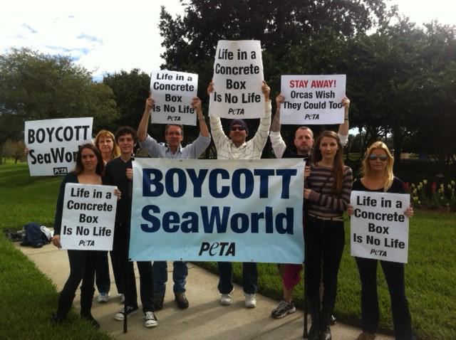 RT @peta: 100,000+ people urged CA Coastal Commission to vote NO on #SeaWorld plans to keep orcas in tanks. #EmptyTheTanks http://t.co/wK5j…