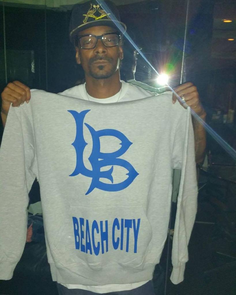 #allwaysboutadolla  @comptongride  Making cups n hoodies n tees for the beach city movemen… http://t.co/bleDNmFiJq http://t.co/MScUrpWdiJ